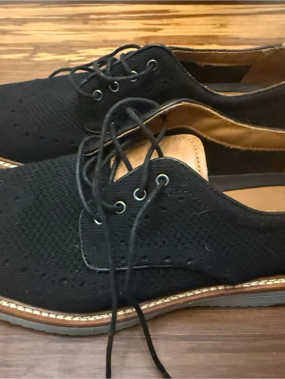 Johnston & Murphy Black Knit Lace-Up Oxfords with Tan Trim